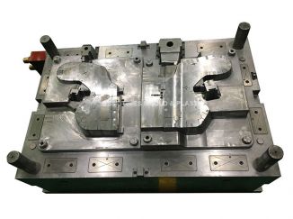 Plastic injection molds