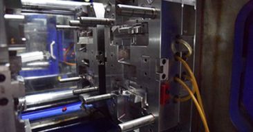 การฉีดขึ้นรูปสองช็อต