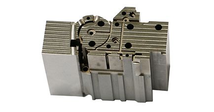 ชิ้นส่วนอะไหล่และเม็ดมีด